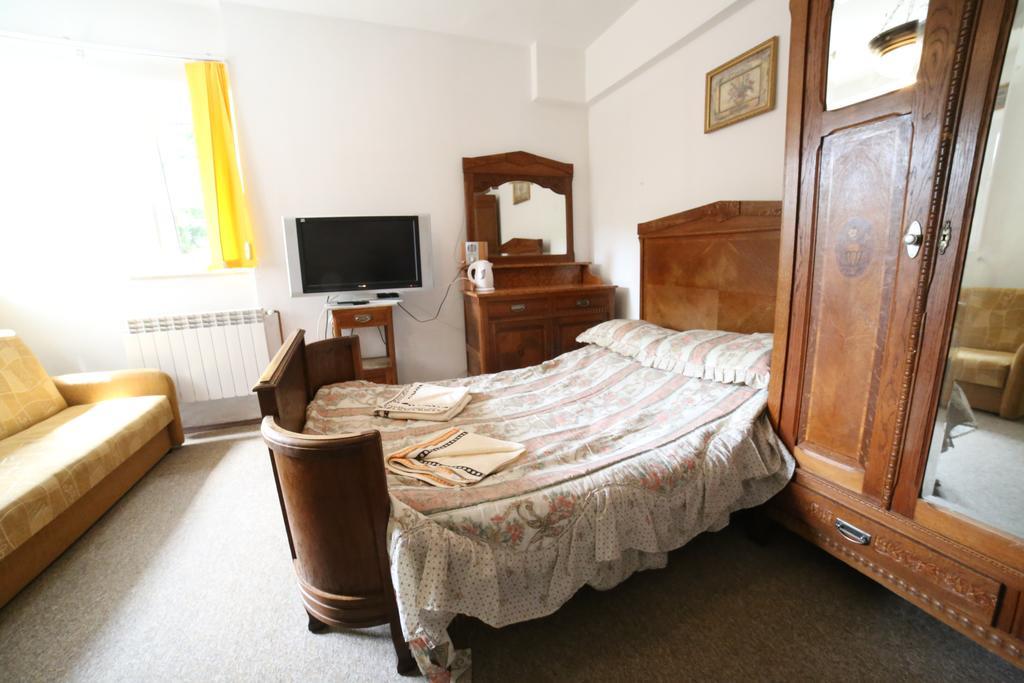 Bed and Breakfast Domy Wczasowe Tryumfy à Krynica-Zdrój Chambre photo